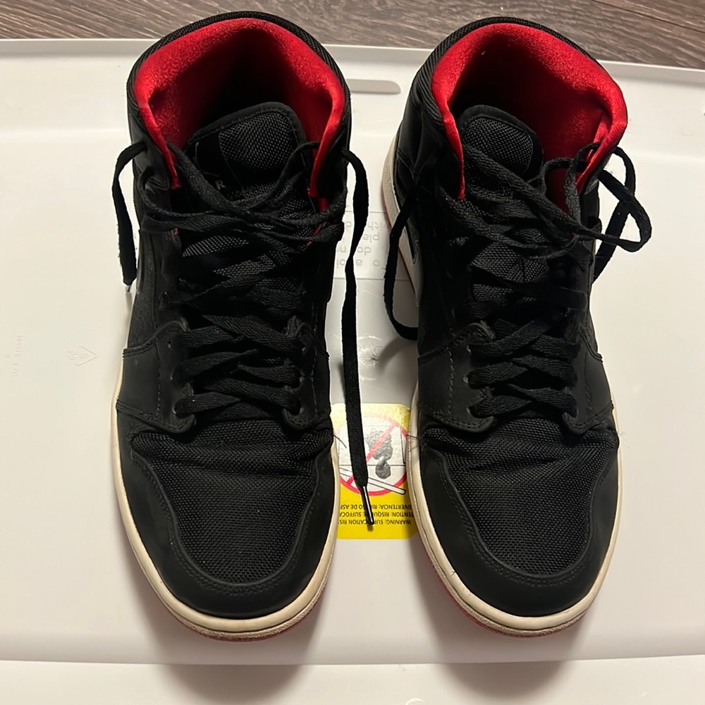 Jordan 1 Mids